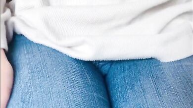 Amateur Japanese masturbation wearing tight skinny jeans [Personal shooting]
