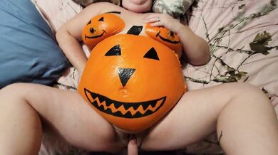 Sexy pregnant pumpkin squirting on big cock
