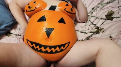 Sexy pregnant pumpkin squirting on big cock