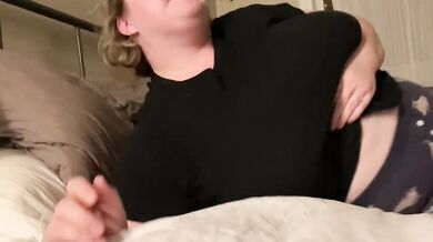 ALICE EATS: BBW CRAVES HER BOYFRIEND AND VORES HIM