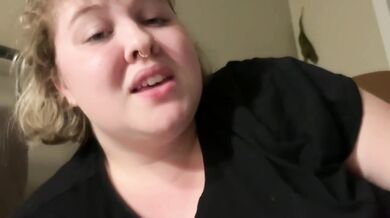 ALICE EATS: BBW CRAVES HER BOYFRIEND AND VORES HIM
