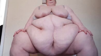 SSBBW FAT GODDESS TUMMY TITTY TWERK