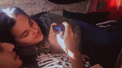 Mi best friend wants to give me a blowjob while I play free fire on my cell phone