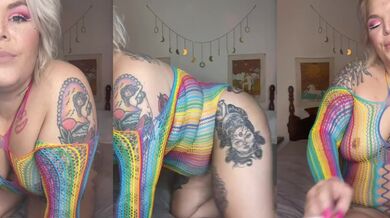 have a smoke with me and worship my plump tattooed body