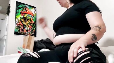 Chubbypiggy eats burger king (full vid only fans)