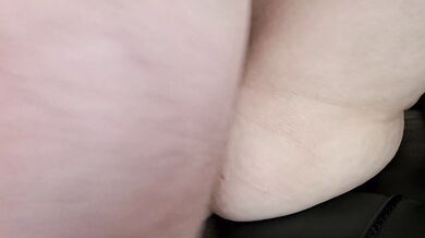 xXx Best friend's wife came to ElCapitan for a massage on the couch and a pump in her juicy pussy xX