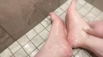 Sugar Dandy Cleaning and Softening my Dirty Feet