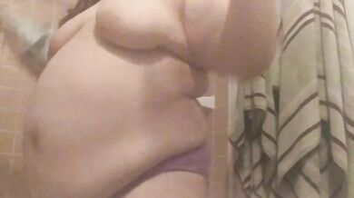 BBW trying on some too small clothes (mute the vid there's a bath running in the background lol)