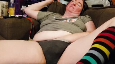This BBW with amazing areolas watching porn needs a deep dildo