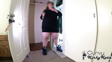 DIRTY BBW SMOKES & PISSES IN HE CLOSET WHILE STEP BROTHER FILMS