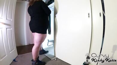DIRTY BBW SMOKES & PISSES IN HE CLOSET WHILE STEP BROTHER FILMS