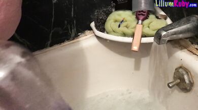 Lilium Takes a Bath