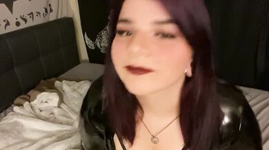 BBW Woman Has Fun Shaking Her Ass For Fans (latex edition) KALLIELONEWOLF