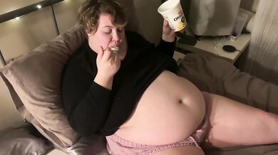 ALICE EATS: BBW VORES HER WILLING BOYFRIEND (COMISSIONED BY VOLDERISEN)