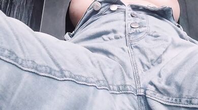Bbw wetting and masturbating til orgasm in piss soaked jeans after long hold