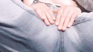 Bbw wetting and masturbating til orgasm in piss soaked jeans after long hold