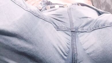 Bbw wetting and masturbating til orgasm in piss soaked jeans after long hold