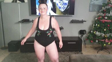 Busty girl twerking her fat ass with tits out | smoking cigarette