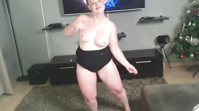Busty girl twerking her fat ass with tits out | smoking cigarette
