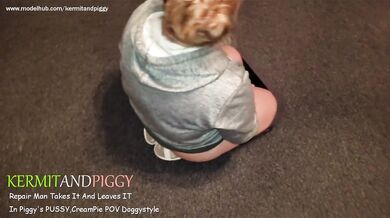 Piggy Let's Repair Man Takes It And Leaves IT in Her Pussy,Doggystyle Creampie,Getting even with BF