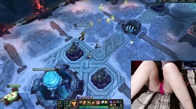 [GER] Gamer Girl playing LoL with a vibrator between her legs