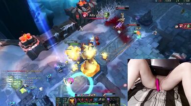 [GER] Gamer Girl playing LoL with a vibrator between her legs