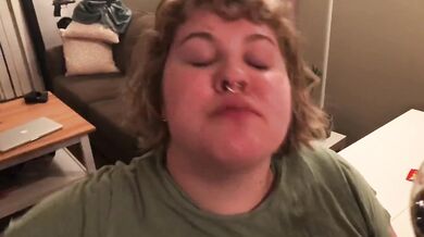 ALICE EATS: LOUD WET BURPS AND HUGE BELLY EXPANSION