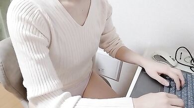 [Voyeur] Perverted office lady masturbates with a vibrator while working from home