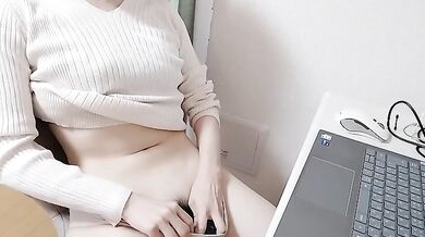 [Voyeur] Perverted office lady masturbates with a vibrator while working from home