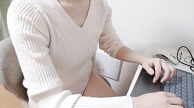 [Voyeur] Perverted office lady masturbates with a vibrator while working from home