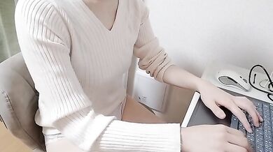 [Voyeur] Perverted office lady masturbates with a vibrator while working from home