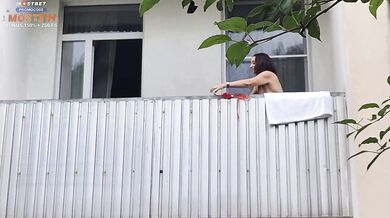 My friend's mom in one towel seduce me for sex while we were waiting for her son