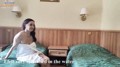 My friend's mom in one towel seduce me for sex while we were waiting for her son