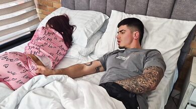 I turn on my best friend's slutty girlfriend and fuck her deliciously until I cum inside