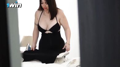 Big ass hotwife from CDMX eats an unknown man's cock