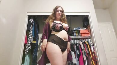 Cute thick white girl gives amature striptease