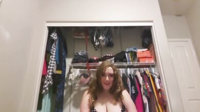 Cute thick white girl gives amature striptease