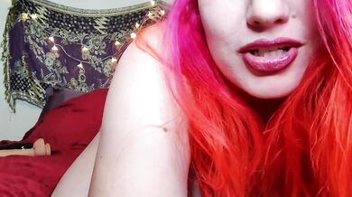 CHUBBY GIRL SHOWS YOU HOW MUCH SHE SQUIRTS