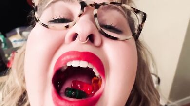 ALICE EATS: TEACHER VORE 2, GULPING DOWN THE WHOLE CLASS