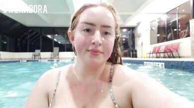 busty BBW flashing & doing jumping jacks in hotel public pool