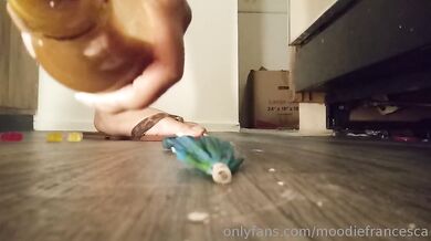 Giantess Francesca Crushes your Summer Vacation!!