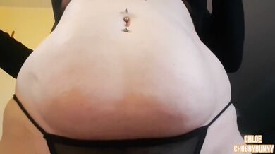 BBW MILF OILED BELLY PLAY
