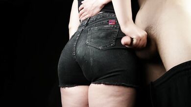 PERFECT FIT BIG ASS in jeans shorts HANDJOB #3