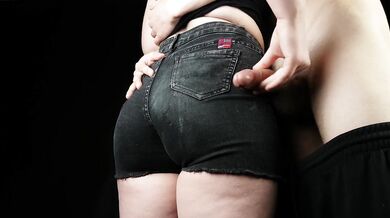 PERFECT FIT BIG ASS in jeans shorts HANDJOB #3