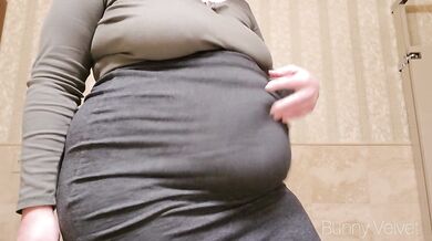 BBW Belly, Belly Button, Boob & Nipple Play: So Much To Jiggle!