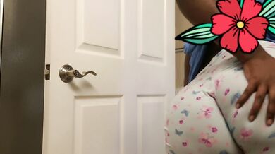 CHOCKCLIT TWERKS HER NICE FAT ASS IN A WEDGIE-Chockclit Nastii