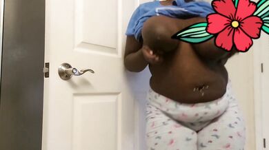 CHOCKCLIT TWERKS HER NICE FAT ASS IN A WEDGIE-Chockclit Nastii