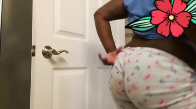CHOCKCLIT TWERKS HER NICE FAT ASS IN A WEDGIE-Chockclit Nastii