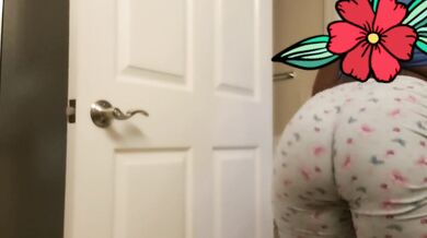 CHOCKCLIT TWERKS HER NICE FAT ASS IN A WEDGIE-Chockclit Nastii