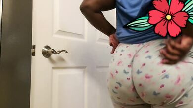 CHOCKCLIT TWERKS HER NICE FAT ASS IN A WEDGIE-Chockclit Nastii